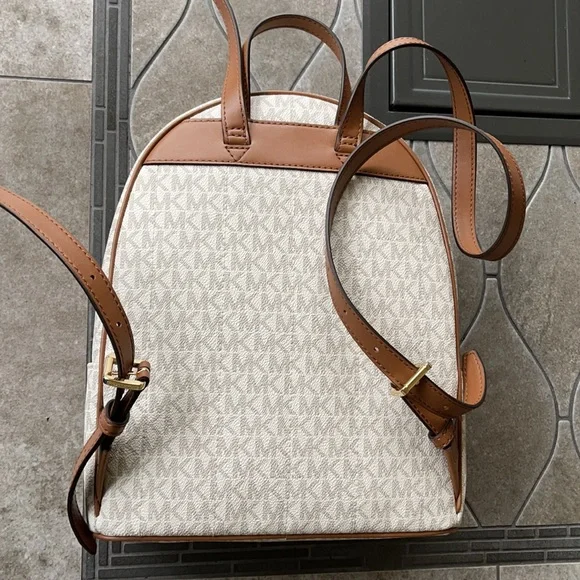 MICHAEL KORS Kenly Medium Backpack Signature Vanilla Bag - Picture 5 of 16